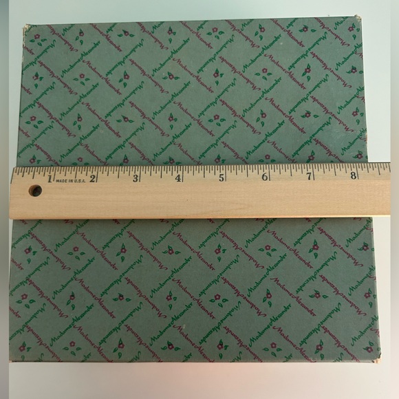 Vintage 1960s Madame Alexander Doll - Picture 5 of 6